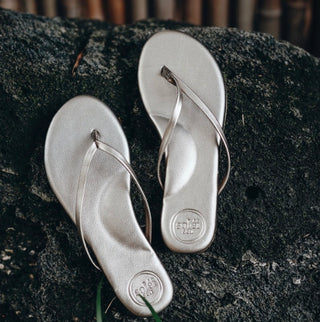 Solei Sea Indie Flat Sandale in Icy